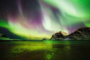Best Places to Witness the Enchanting Northern Lights: Top Destinations And Unmissable Travel Packages
